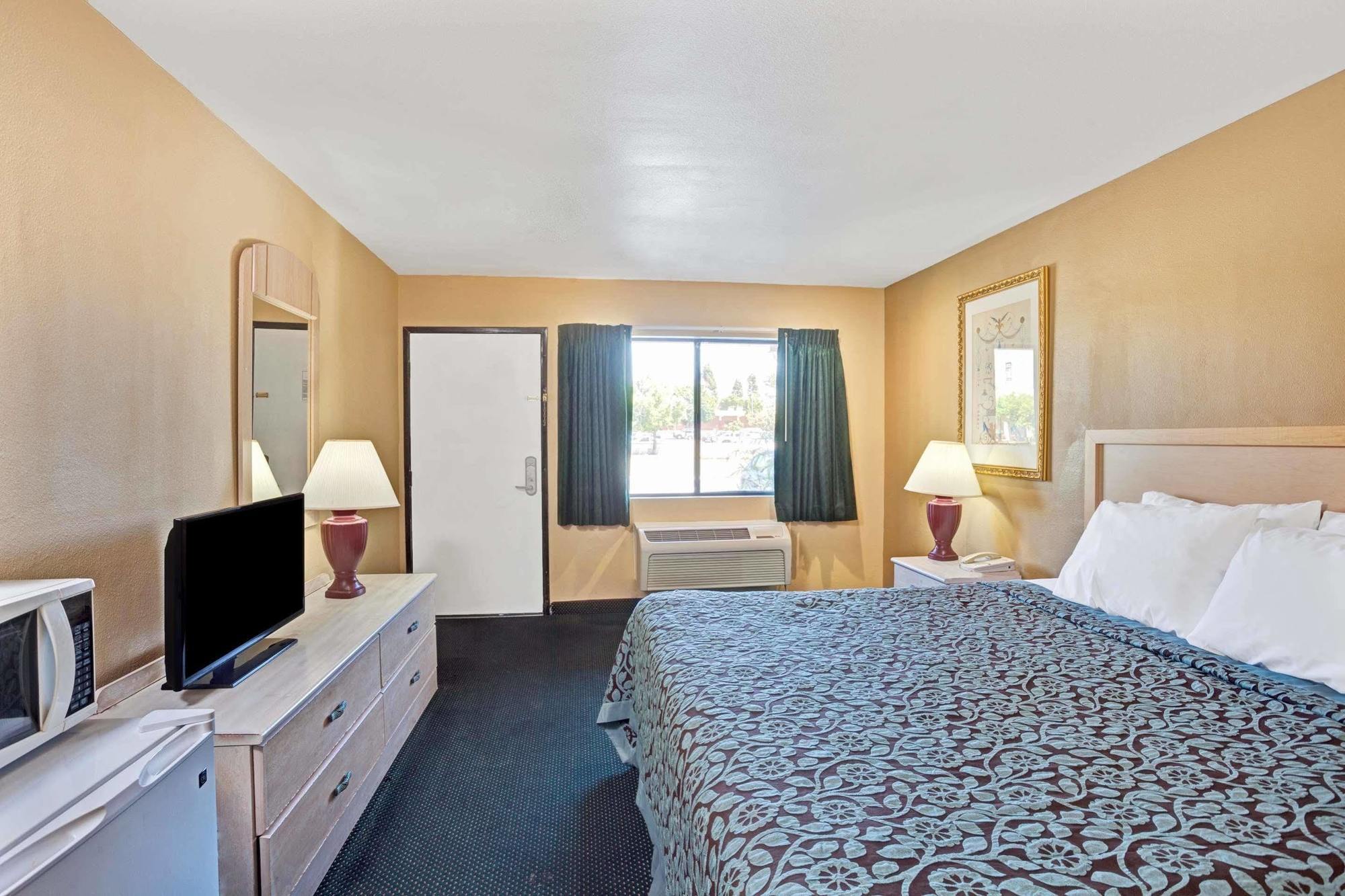 Days Inn By Wyndham Whittier Los Angeles Exteriör bild